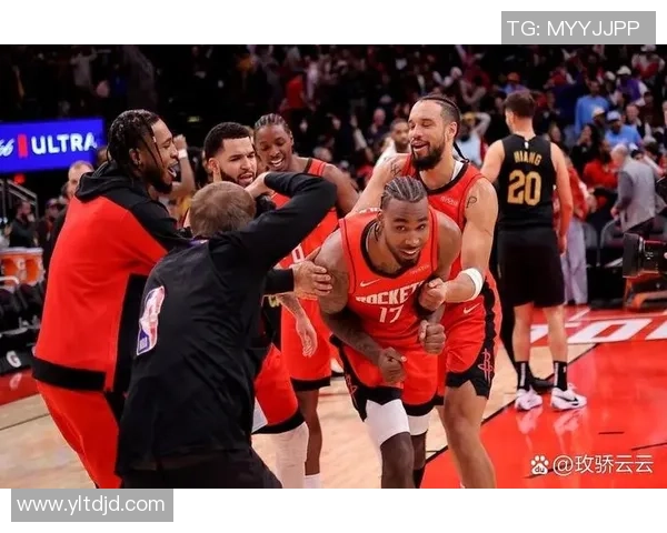 2007年火箭队对阵雄鹿队精彩全场录像回放及赛后精彩瞬间分析 2007年火箭队对阵雄鹿队精彩全场录像回放及赛后精彩瞬间分析