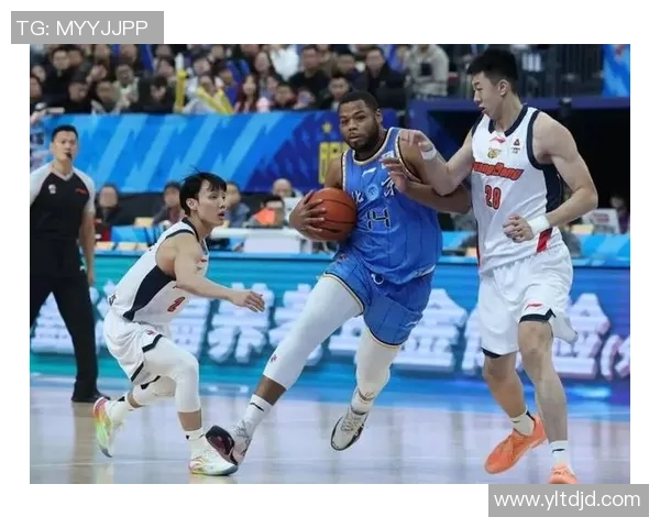 2012年CBA季后赛北京队对阵广东队的激烈对决回顾与分析